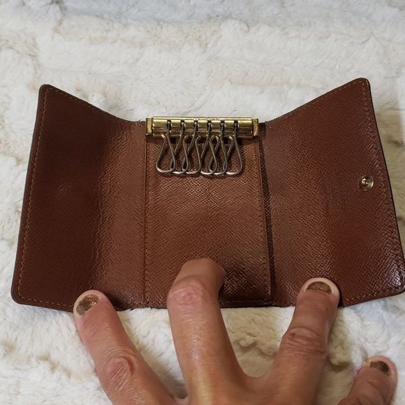 Louis Vuitton monogram key 🔑 holder - Picture 8 of 12